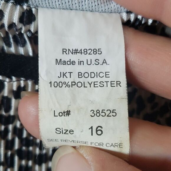 Virgo Black & White Snow Leopard Sleeveless Top - Picture 5 of 7